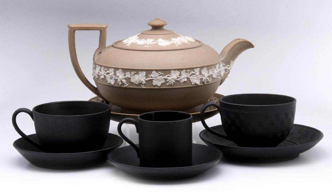 WEDGWOOD JASPER TEAPOT AND BASALT CUP SAUCERS (1 of 15)