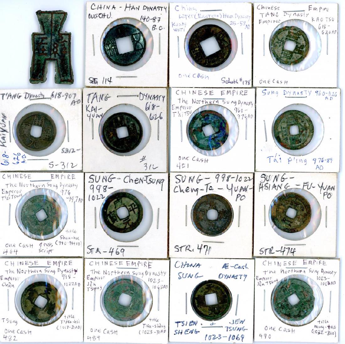 A LARGE LOT OF ANCIENT AND MEDIEVAL CHINESE COINS (1 of 8)