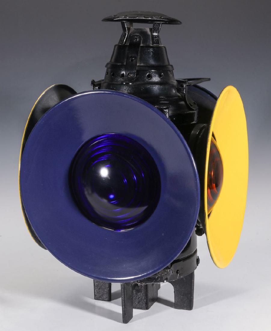 A DRESSEL FOUR-WAY RAILROAD SWITCHING SIGNAL LAMP (1 of 8)