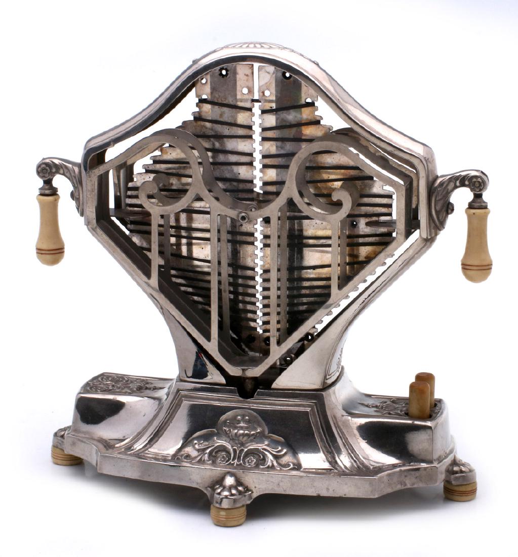 A LANDERS FRARY & CLARK UNIVERSAL ELECTRIC TOASTER (1 of 9)