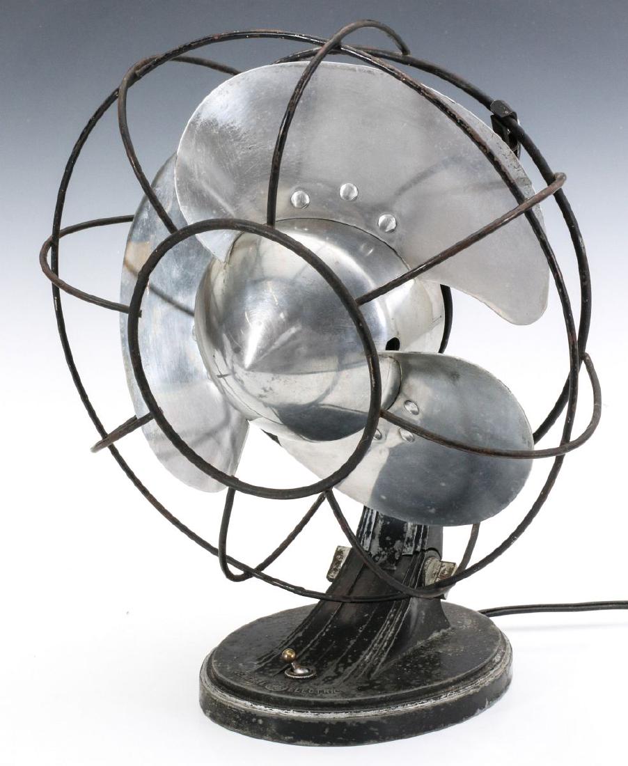 A CIRCA 1931 GE 'QUIET FAN' ELECTRIC TABLE FAN (1 of 10)