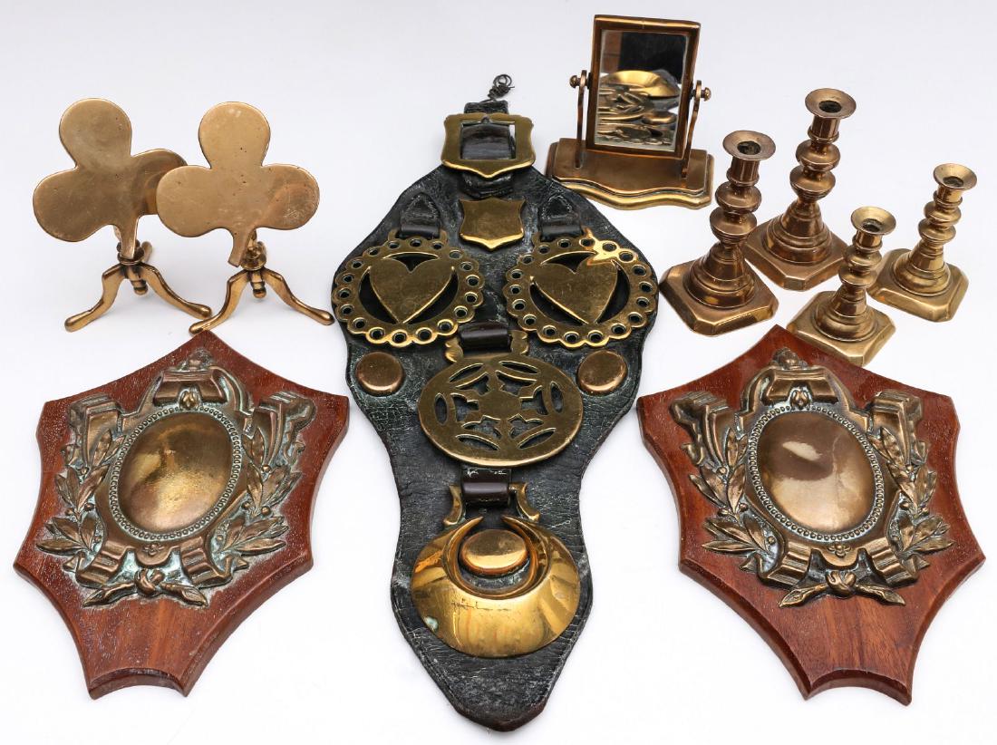 ANTIQUE BRITISH HORSE BRASS AND OTHER ARTICLES: Miniatures, plaques, and horse brass as shown. Sizes range from 3 x 2 x 2 up to 17 x 7 inches. We happily provide seamless in-house packing and shipping services on nearly everything we sell.