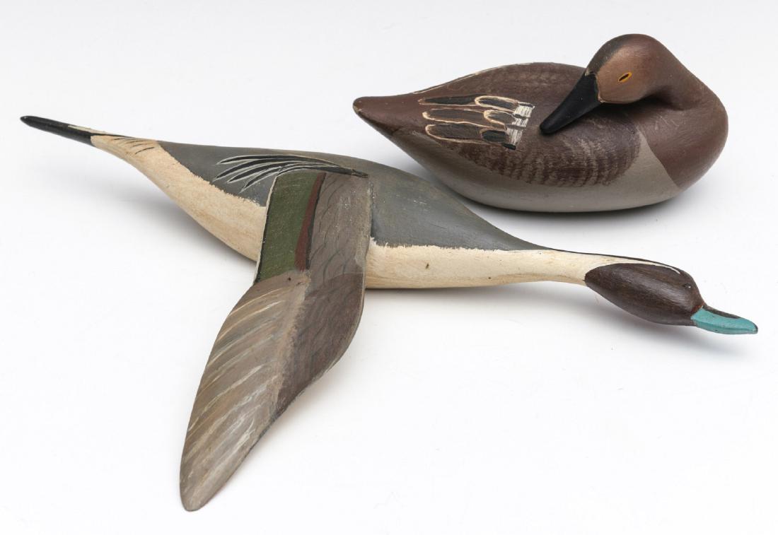 A 1948 CLARENCE BAUER MINIATURE CANVASBACK CARVING (1 of 11)