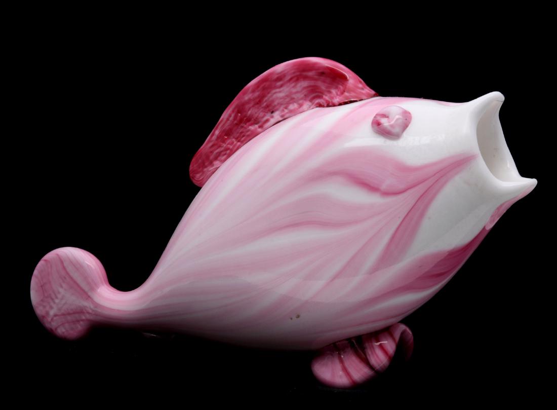 A PINK FENTON BLOWN GLASS FISH SIGNED DAVE FETTY: Dave Fetty 19 The hollow blown glass fish figure with pulled feather design in pink, applied fins, engraved initials DLF and date of 9. Measures 5.5 x x 2.25 inches. We happily provide seamless in-hou