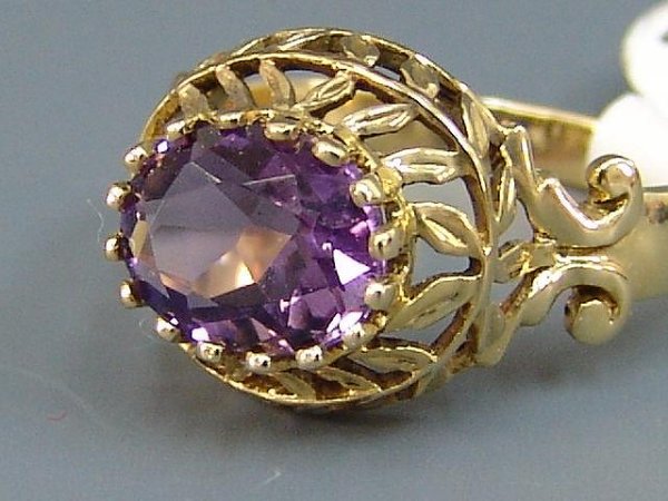 LADIES' 14K YEL GOLD AMETHYST RING