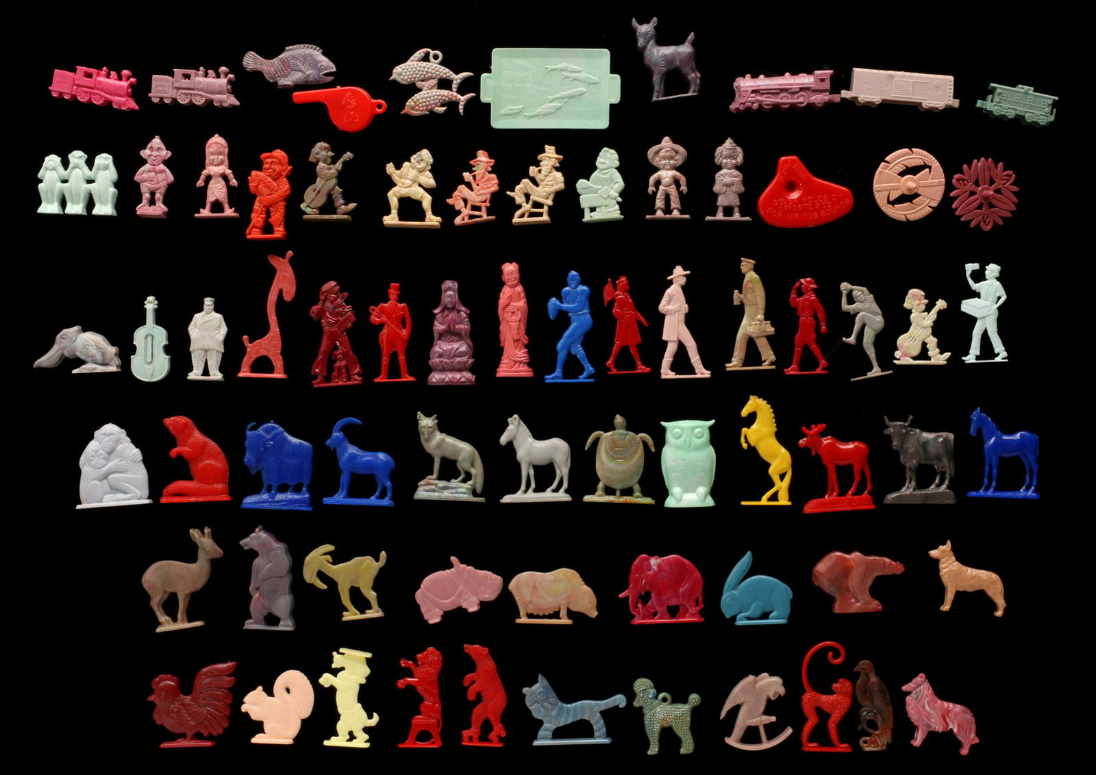 A COLLECTION OF PLASTIC CRACKER JACK AND RELATED MINIS: Miniature novelties and premiums, mostly Cracker Jacks premiums. Measures 0.5 to 2.25 inches. Provenance: The 45-year collection of Michael and Donna Hayes, West Plains, Missouri. We happily provide s