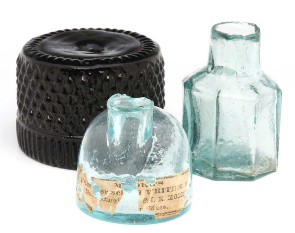 A MID 19TH C. AMERICAN MOLD BLOWN OLIVE AMBER INKWELL: The early mold blown inkwell in olive-amber glass, crosshatch pattern, pontil on the base. Plus two antique green glass ink wells. Sizes range from 2 to 2.5 inches. We happily provide seamless in-hous