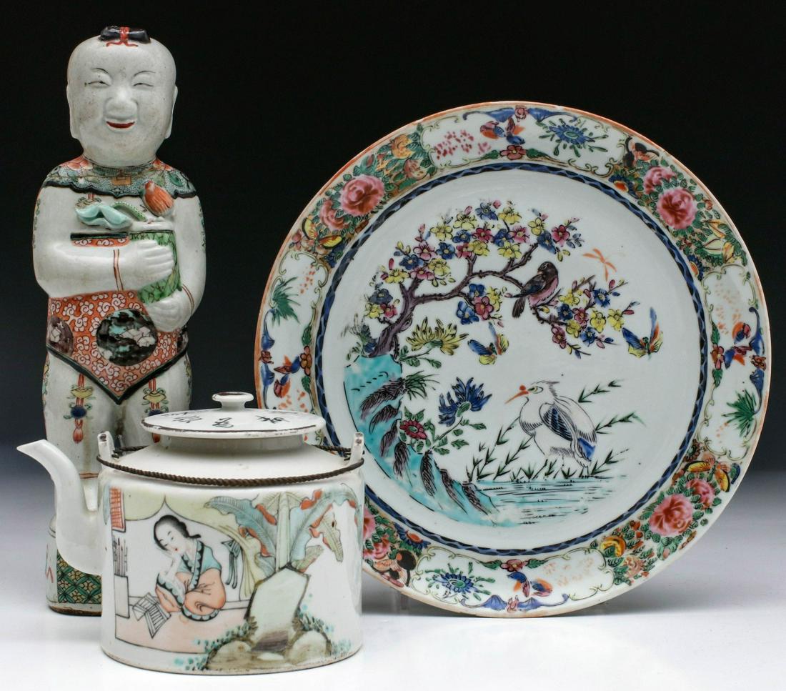 A LOT OF THREE ANTIQUE CHINESE PORCELAIN (1 of 12)