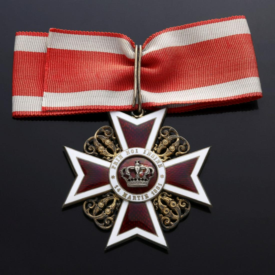 AN ORDER OF THE ROMANIAN CROWN ENAMELED BADGE (1 of 8)