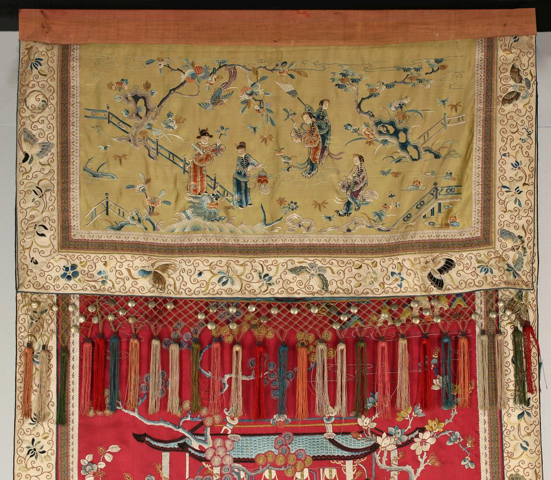 A MID 20TH CENTURY CHINESE EMBROIDERED SCROLL (1 of 16)
