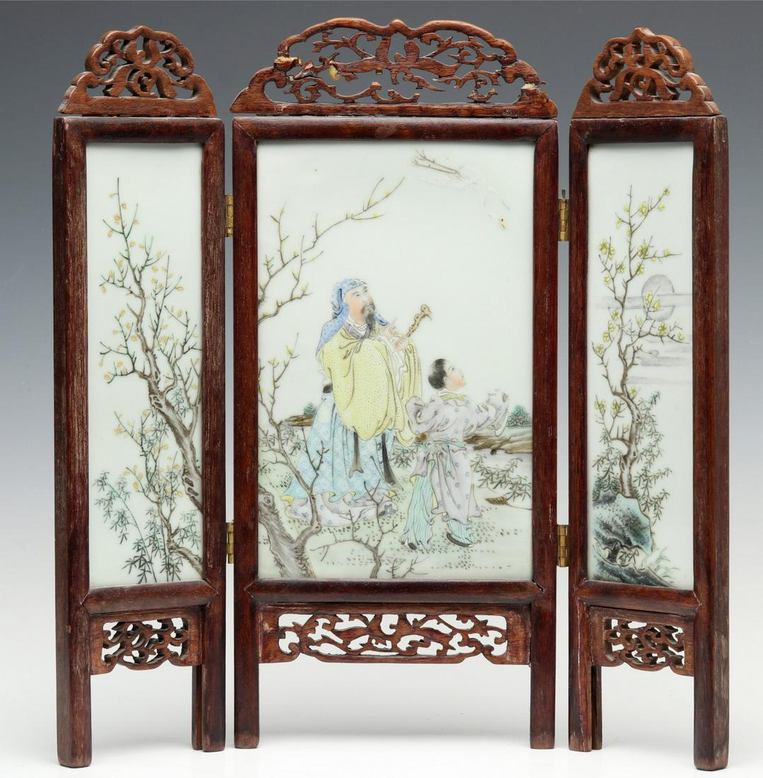 AN ANTIQUE CHINESE HARDWOOD AND PORCELAIN TABLE SCREEN (1 of 14)