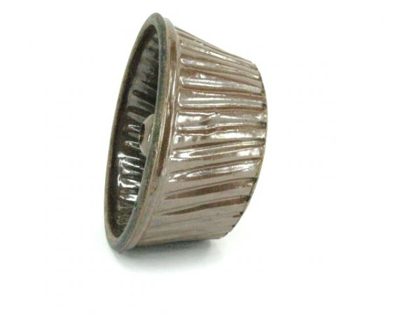 GLAZED STONEWARE ANTIQUE BUNDT CAKE MOLD - 3