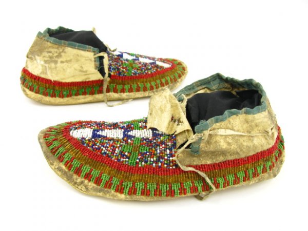 ANTIQUE AMERICAN INDIAN BEADED MOCCASINS - 2