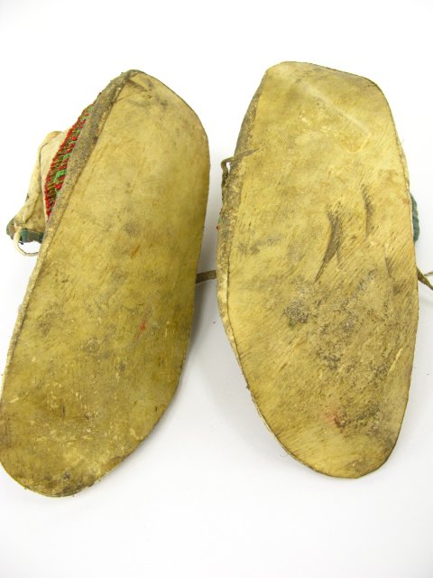 ANTIQUE AMERICAN INDIAN BEADED MOCCASINS - 3