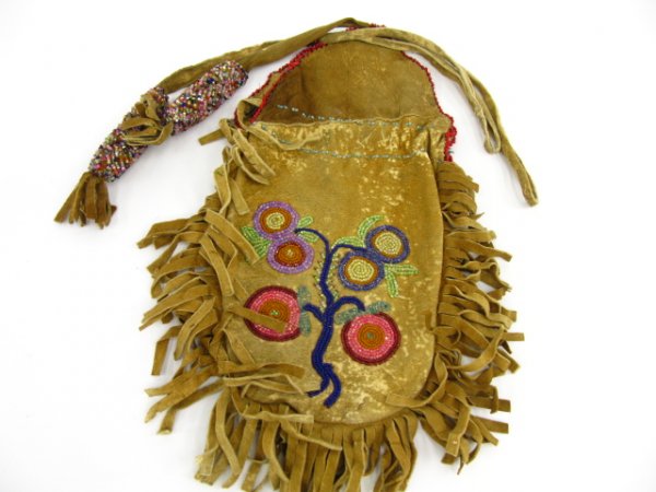 ANTIQUE AMERICAN INDIAN BEADED BAG