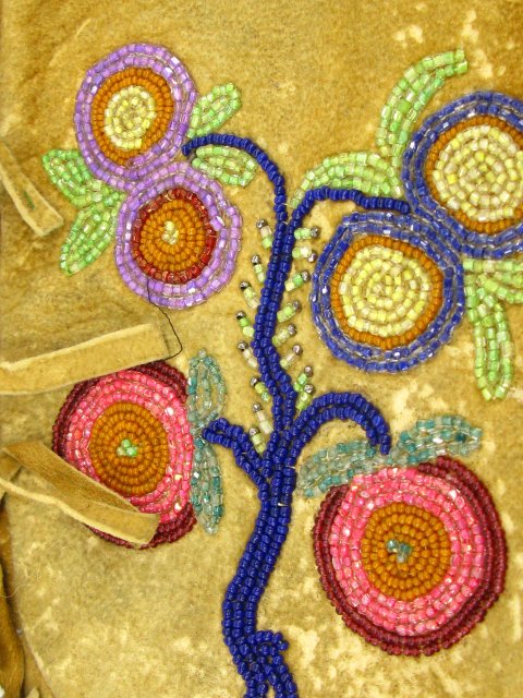 ANTIQUE AMERICAN INDIAN BEADED BAG - 7
