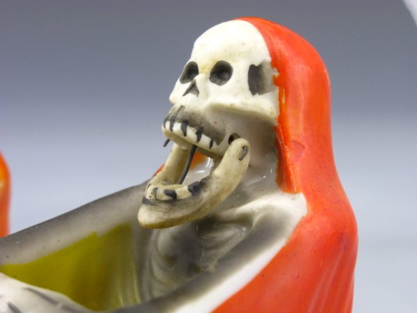 VINTAGE SKELETON ASHTRAYS JOINTED JAW - 6