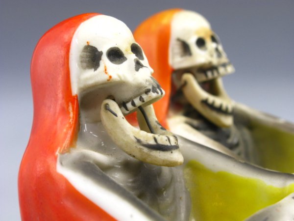 VINTAGE SKELETON ASHTRAYS JOINTED JAW - 7