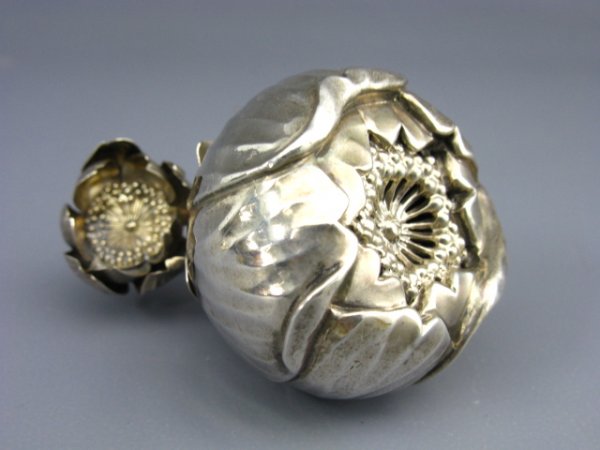 JAPANESE SILVER POPPY FORM VINAIGRETTE