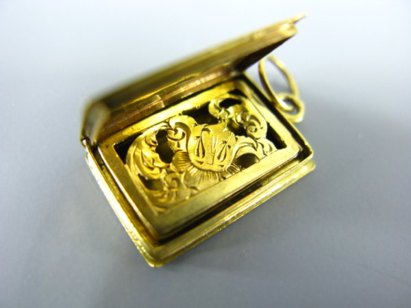 A BOOK FORM 18K GOLD VINAIGRETTE W ENAMEL - 3