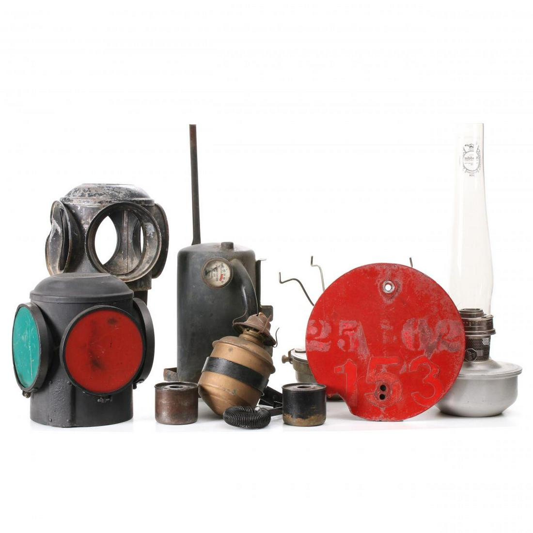 AN ACCUMULATION OF RAILROADIANA RELATED OBJECTS (1 of 14)