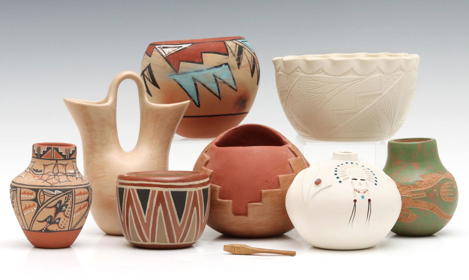 A COLLECTION OF ARTIST SIGNED JEMEZ PUEBLO POTTERY (1 of 11)