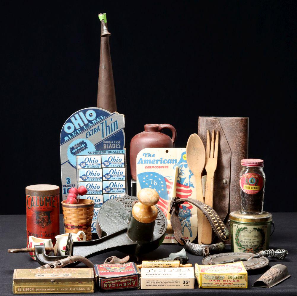 A LARGE GROUP LOT OF ANTIQUE AND COLLECTIBLE ITEMS (1 of 4)