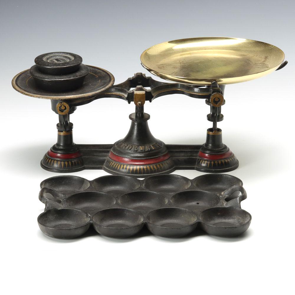 TROEMNER ANTIQUE SCALES AND FILLEY NO 10 CAST IRON PAN (1 of 12)