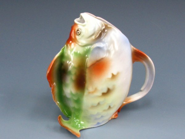 A ROYAL BAYREUTH 5" PERCH CREAMER: A hard to find piece, blue marked bottom. 5 x 2 x 4 inches.