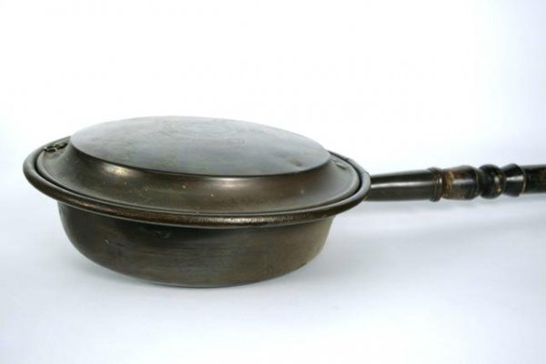 19TH CENTURY ANTIQUE COPPER BED WARMER: About 5 x 41 x 12 inches, bronze toned metal pan with lid, etched floral design, lid still fits snug. Long, dark finished handle. Museum accessions report states it is of English origin and brought to