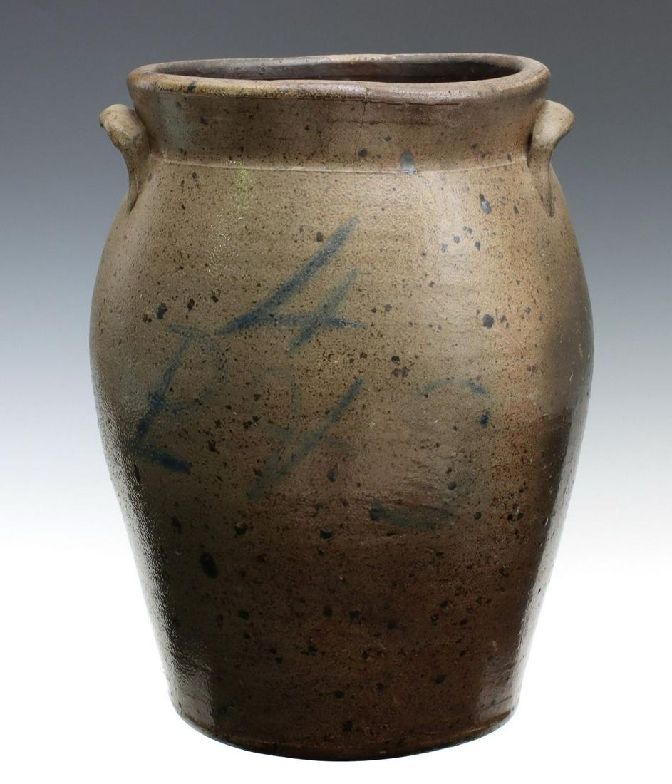AN EARLY 19TH C. BLUE DECORATED AMERICAN STONEWARE JAR (1 of 17)