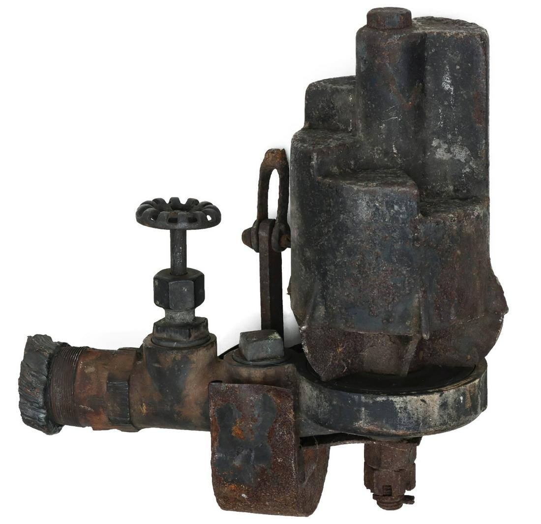 A FIVE CHIME LOCOMOTIVE WHISTLE ATTRIBUTED TO NKP RR: The unmarked Wheeling & Lake Erie STYLE side mount five chime iron step top whistle with brass valve, possibly from Nickel Plate locomotive 962, though no definitive claim is being made. Valve plate t