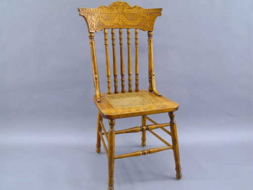 SIX ANTIQUE PRESSED BACK OAK CHAIRS - SIX ANTIQUE PRESSED BACK OAK CHAIRS