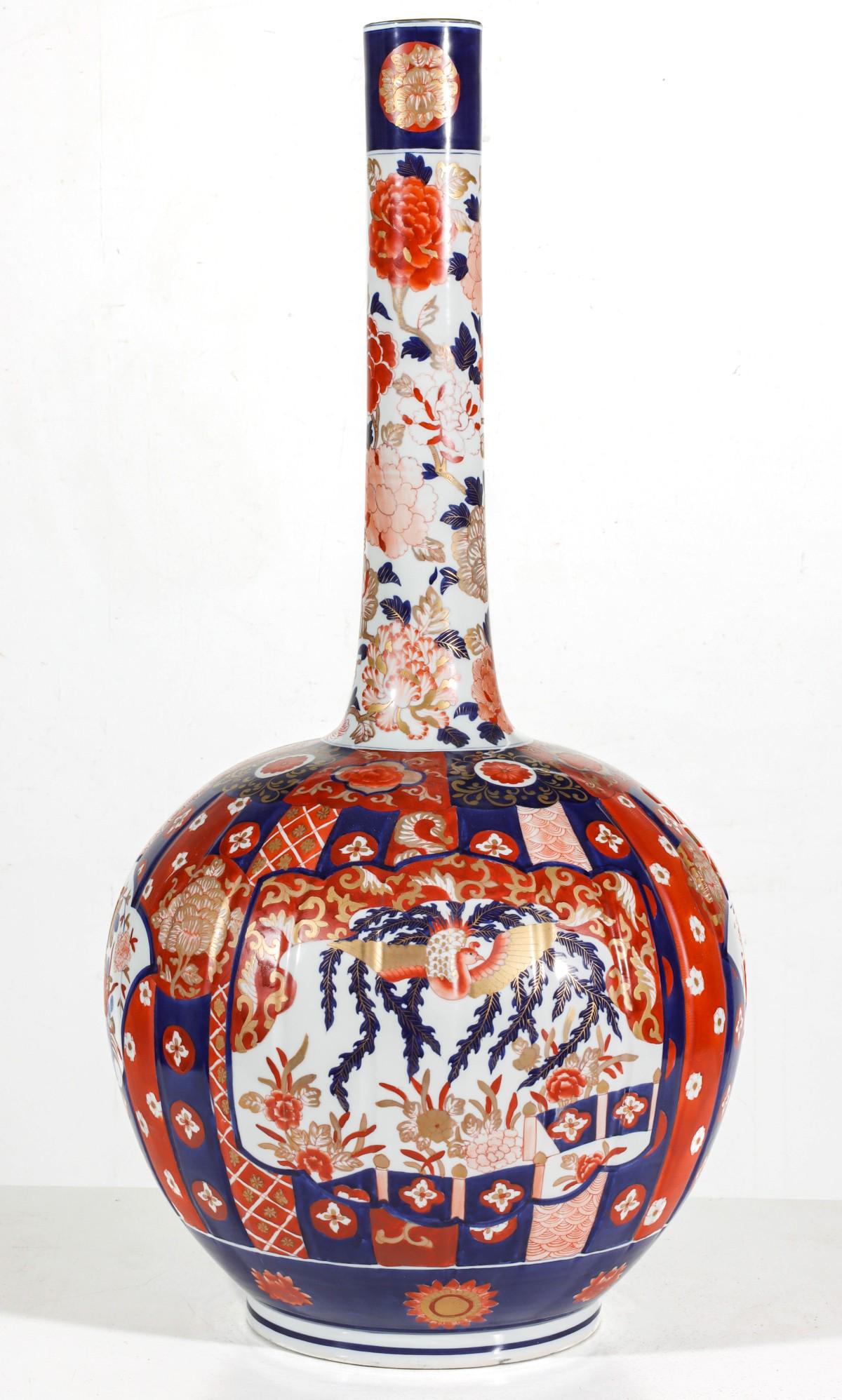 A 20TH CENTURY IMARI PORCELAIN BOTTLE VASE 30 INCHES (1 of 9)