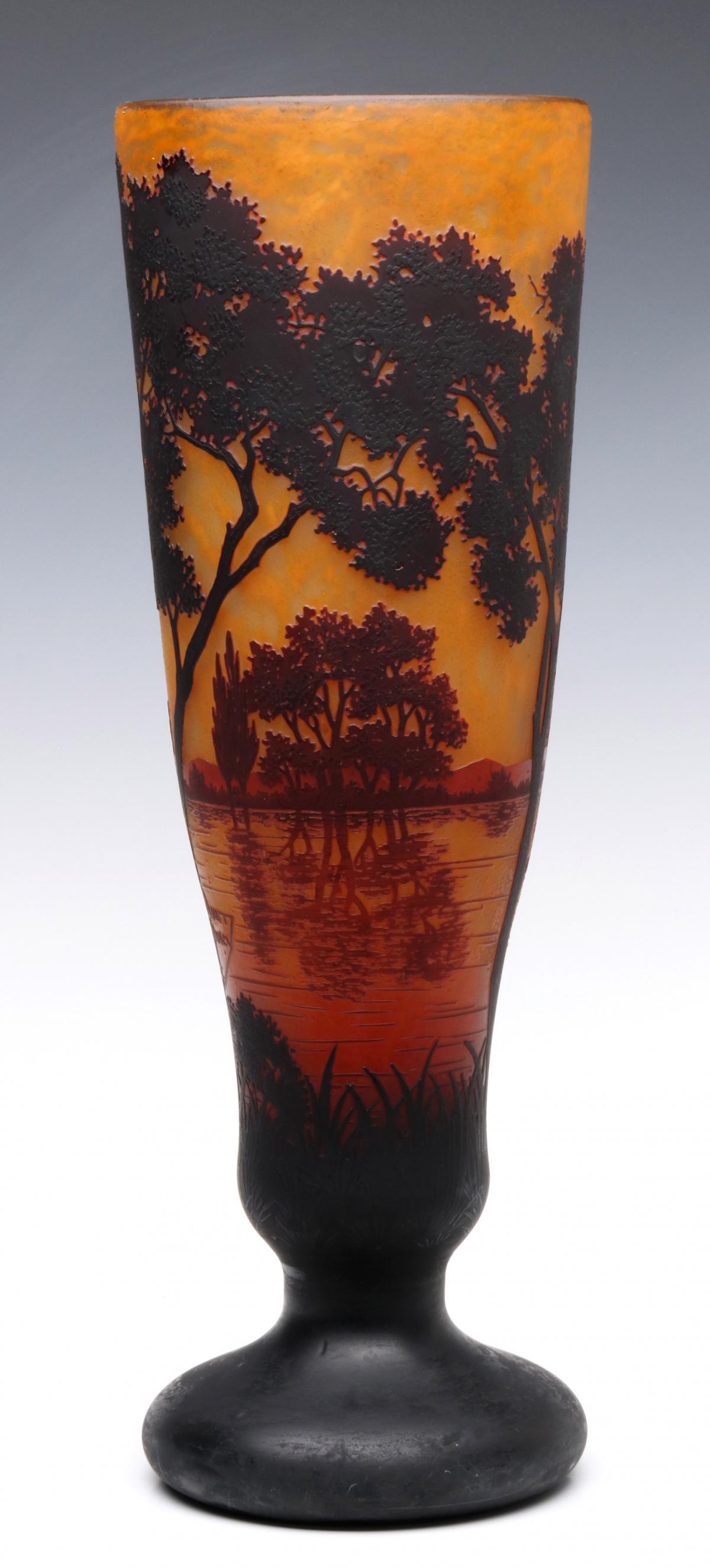 A GOOD DAUM NANCY 20-INCH FRENCH CAMEO GLASS VASE (1 of 13)