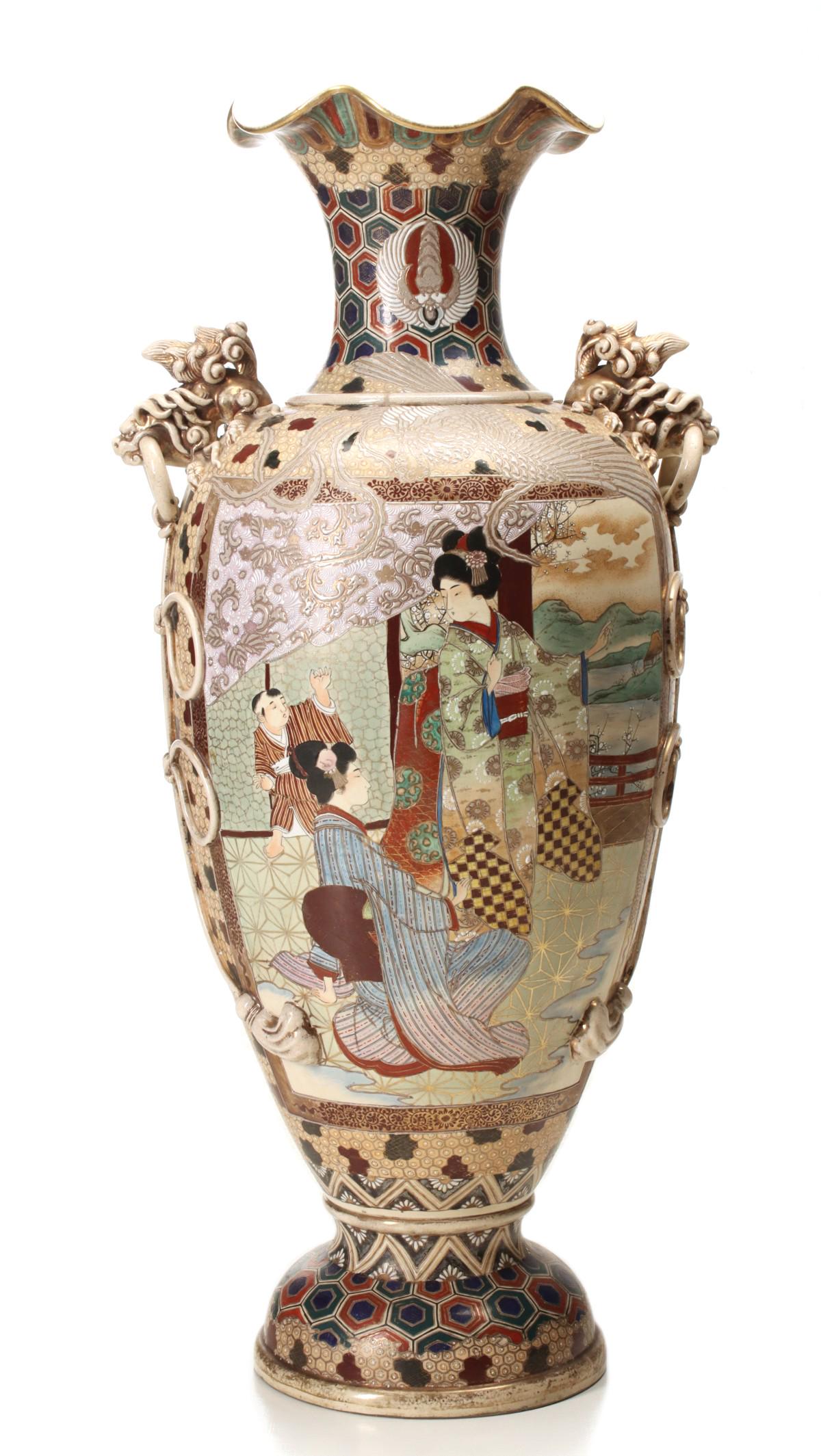AN EARLY 20TH CENTURY JAPANESE POTTERY FLOOR VASE (1 of 19)
