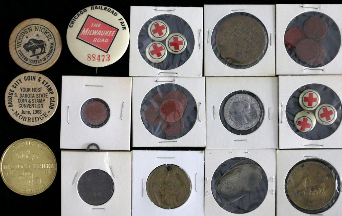 A COLLECTION OF ADVERTISING TOKENS AND PIN BACK BUTTONS (1 of 6)