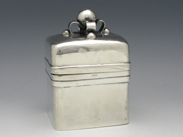 A WILLIAM SPRATLING STERLING SILVER BOX: William Spratling sterling silver box, Mexico, measures 3"x 2 1/2" and 4 3/4" tall, 292 g., no monogram or engraving.