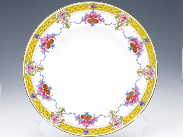 ROYAL WORCESTER FINE BONE CHINA SERVICE PLATES: Ten plates, Circa 1900, Fine condition, each measures 10.5 inches.
