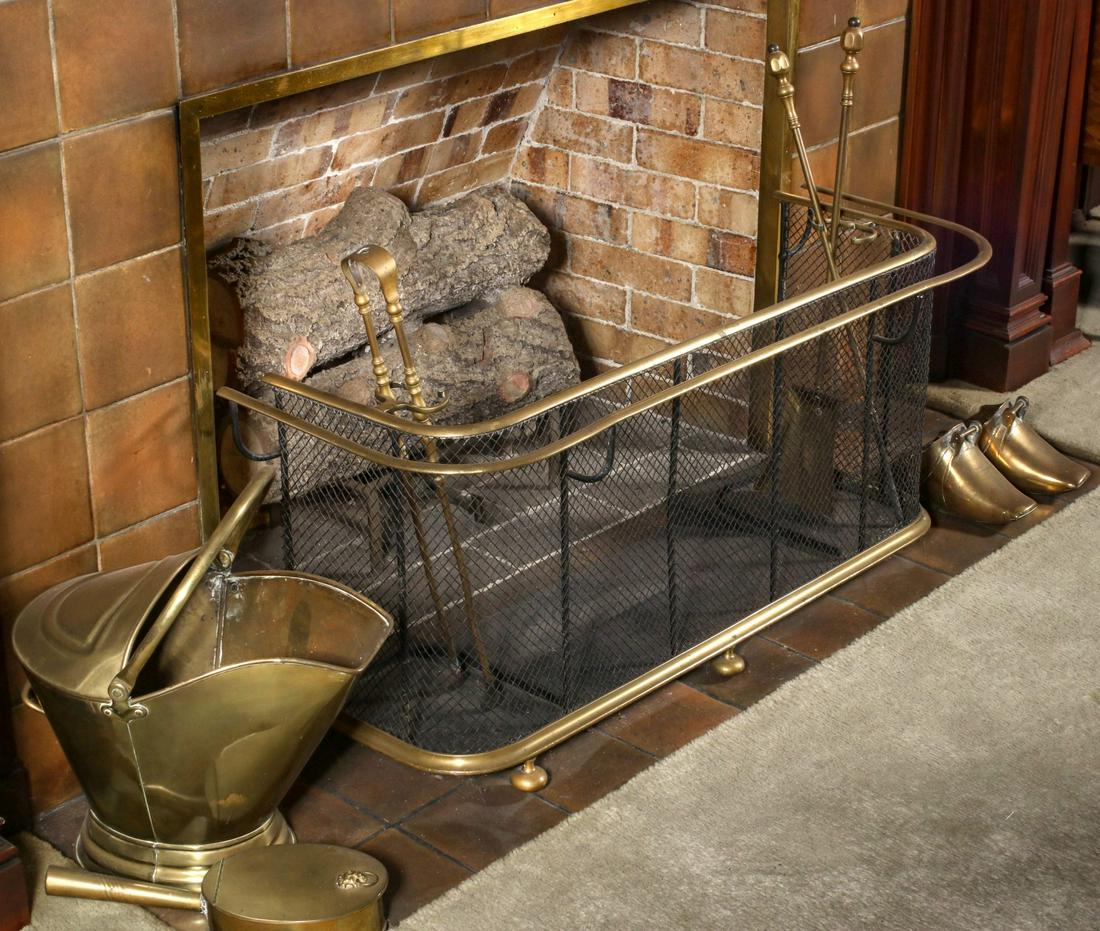 A COLLECTION OF BRASS HEARTH ITEMS INCL STIRRUP CUPS (1 of 11)