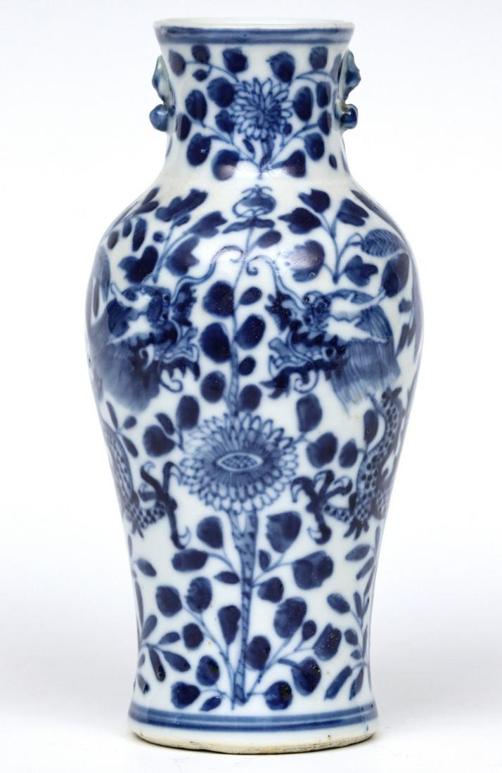 AN EARLY 20TH C. CHINESE BLUE AND WHITE DRAGON VASE (1 of 8)
