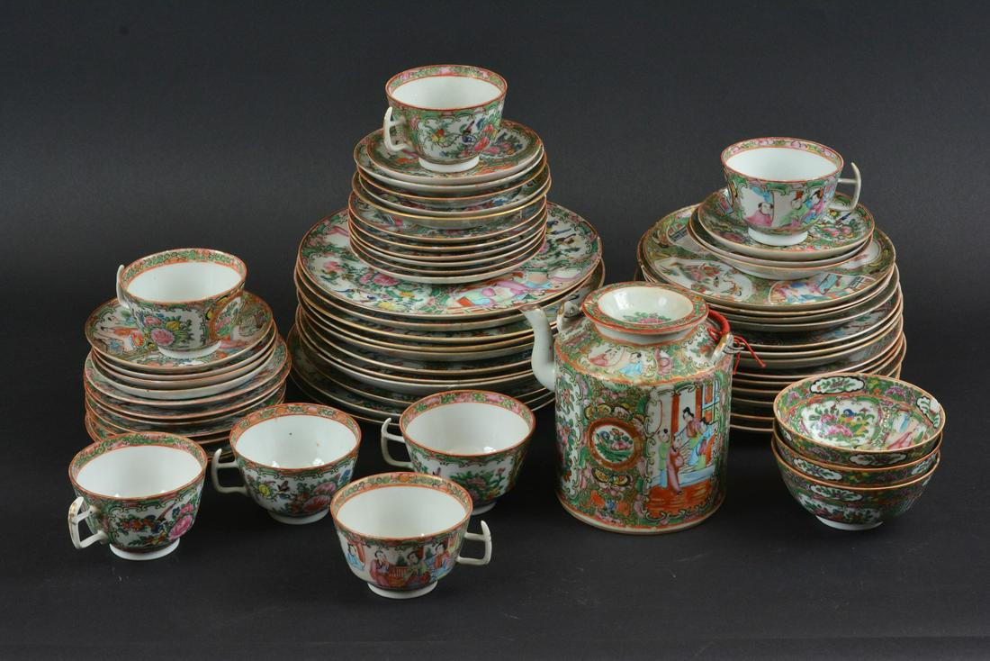 A COLLECTION OF 19TH C. CHINESE EXPORT ROSE MEDALLION (1 of 9)