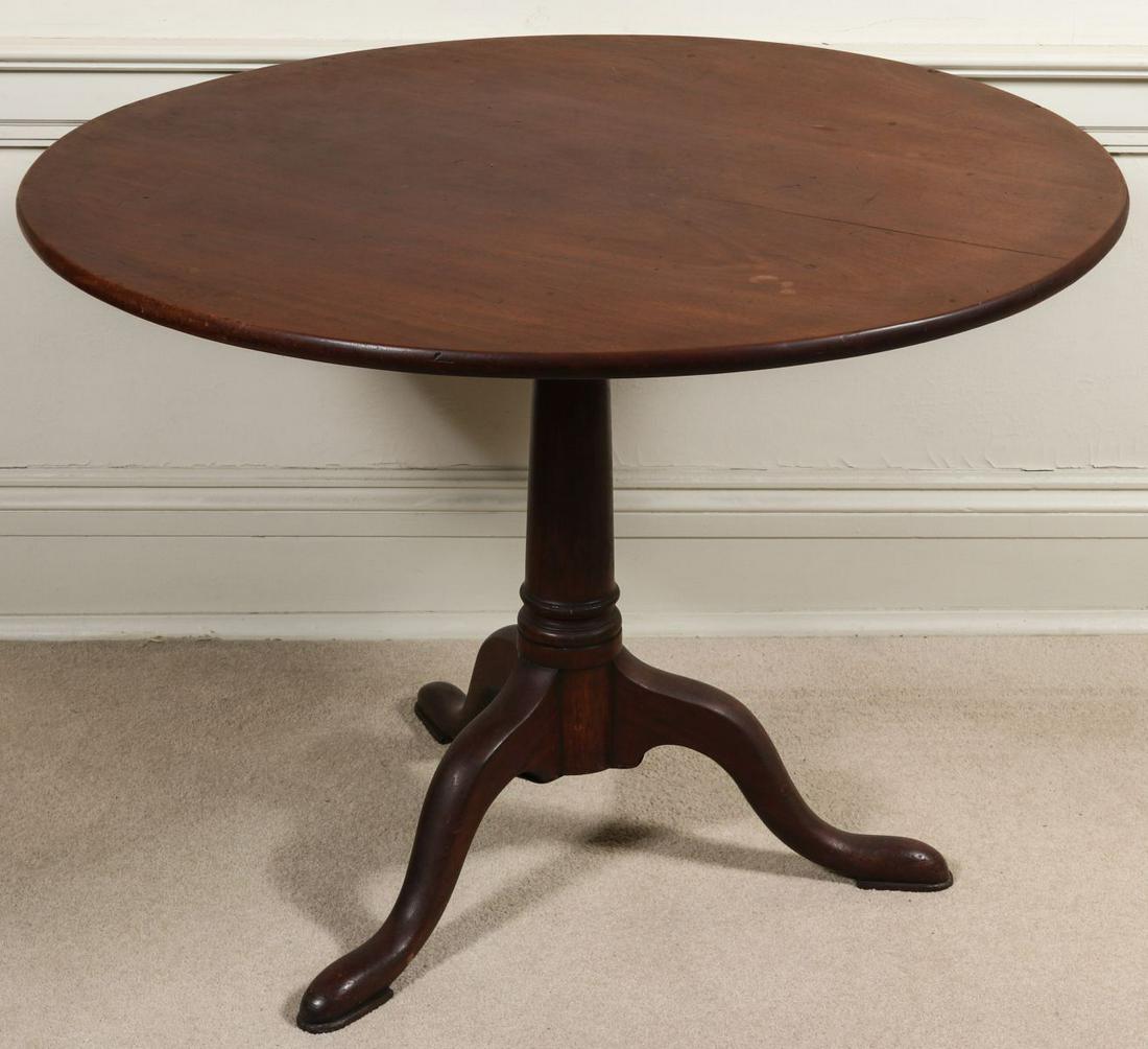 AN 18TH CENTURY AMERICAN MAHOGANY TILT-TOP TABLE (1 of 9)