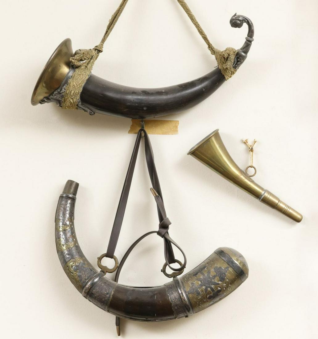 18TH/19TH C. METAL OVERLAY POWDER AND HUNTING HORNS (1 of 15)