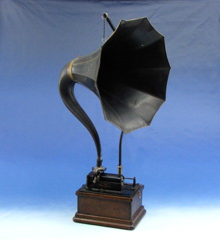 EDISON FIRESIDE CYLINDER PHONOGRAPH MODEL A: Cylinder player in 6 x 12 x 9 inch oak case with 19 inch diameter black painted brass 10 panel Cygnet horn with crane, serial numbered 15818, 1905 patent date.
