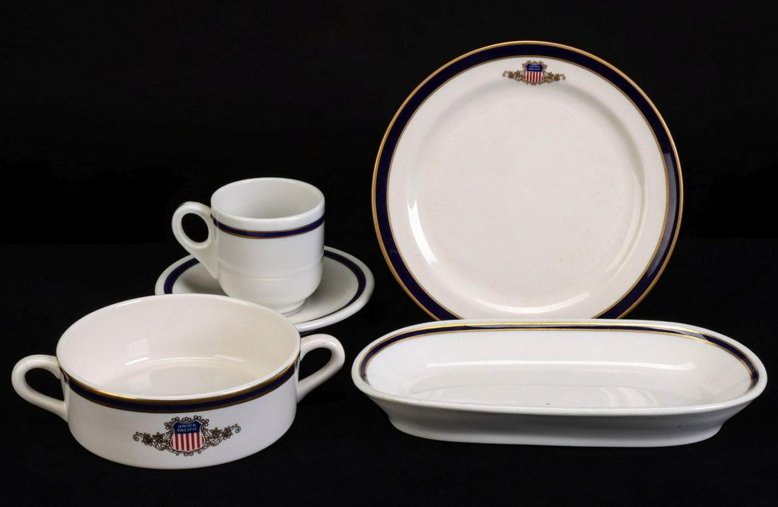 UNION PACIFIC BLUE & GOLD PATTERN RAILROAD CHINA (1 of 12)