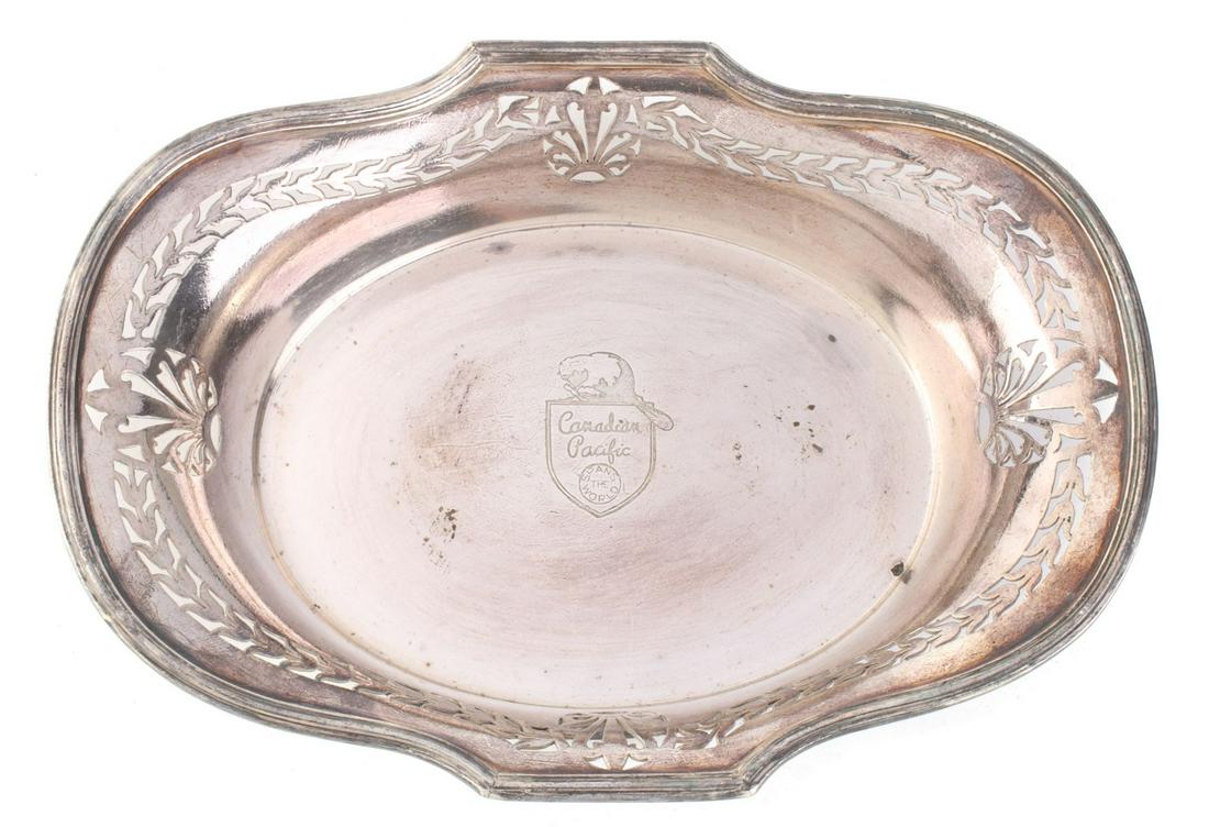 A CANADIAN PACIFIC RAILROAD SILVER PLATED BREAD TRAY (1 of 10)