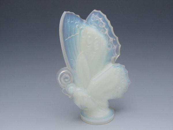 SIGNED SABINO OPALINE ART GLASS BUTTERFLY: Signed "Sabino, Paris" to bottom, measures 6 inches.
