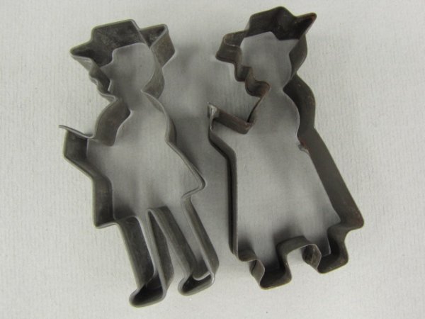 19th c. AMISH MAN AND WIFE ANTIQUE TIN COOKIE CUTTERS: Measure 3 x 1.5 inches each.