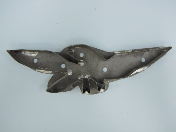 A WONDERFUL 19TH C. AMERICAN EAGLE TIN COOKIE CUTTER: A classic American Eagle spread winged figural looking left, measures 2.75 x 9 inches.